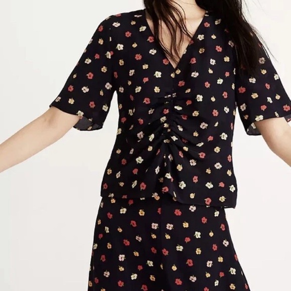Madewell Tops - Madewell 100% Silk Floral Blouse Women’s 12 Navy V-Neck Ruched Short Sleeve